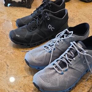 On Running Men's Black and Light Gray Athletic Shoes